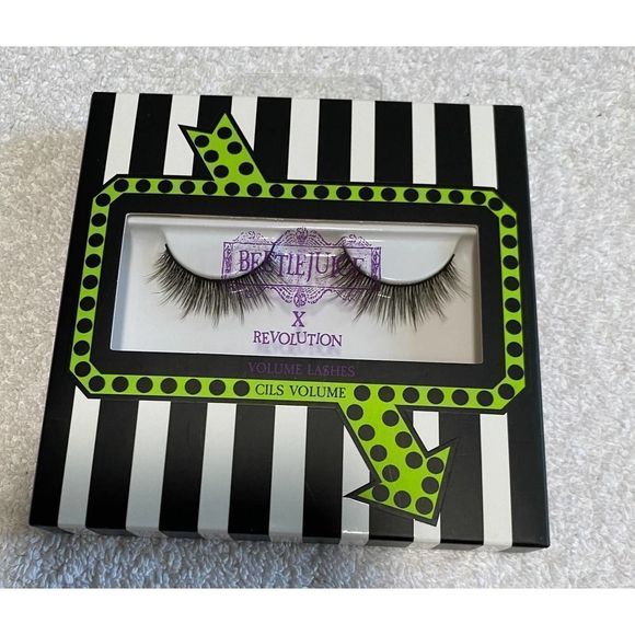 Beetle juice X Revolution Press-On Nails and Eyelashes - Picture 3 of 3